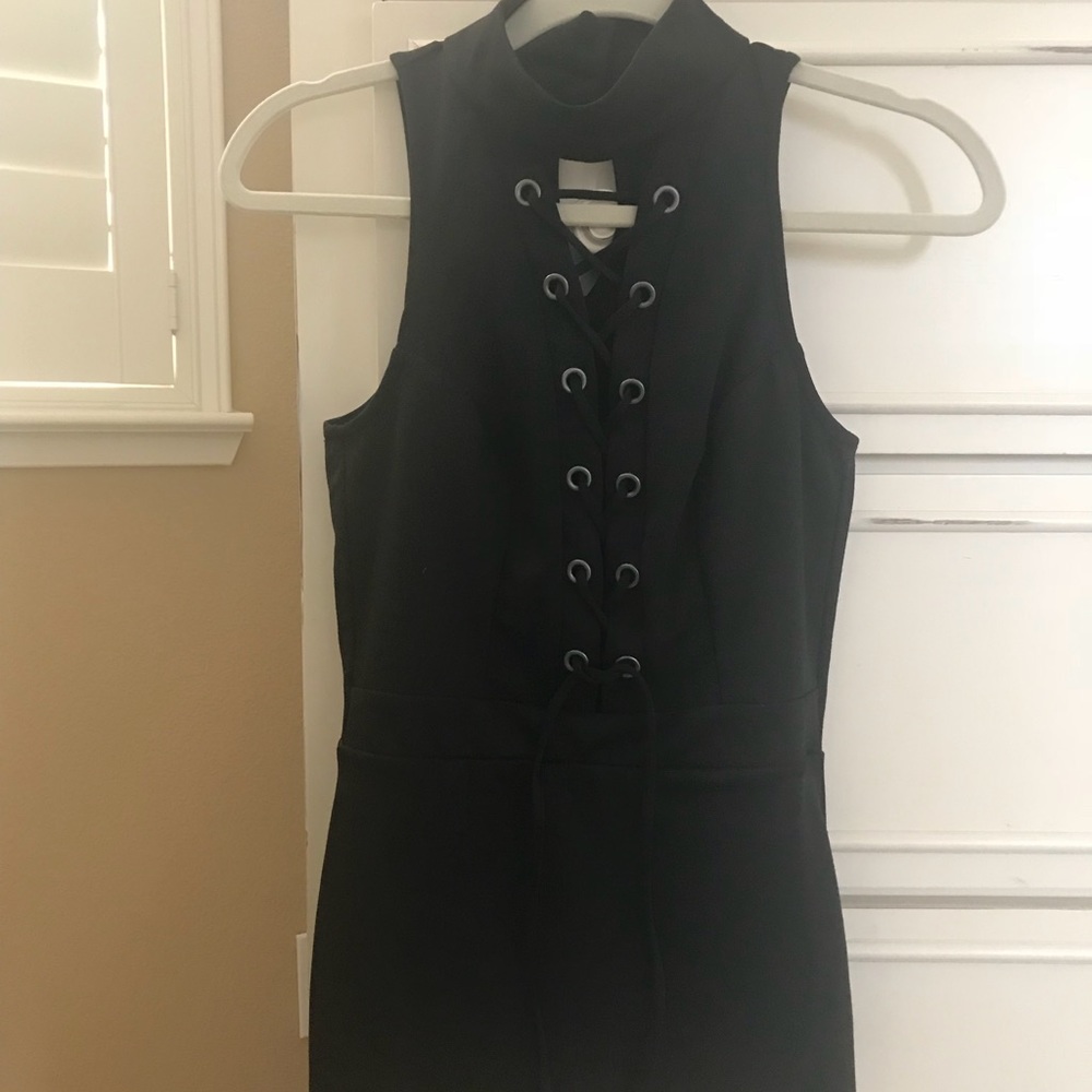 VENUS Black lace up top XS